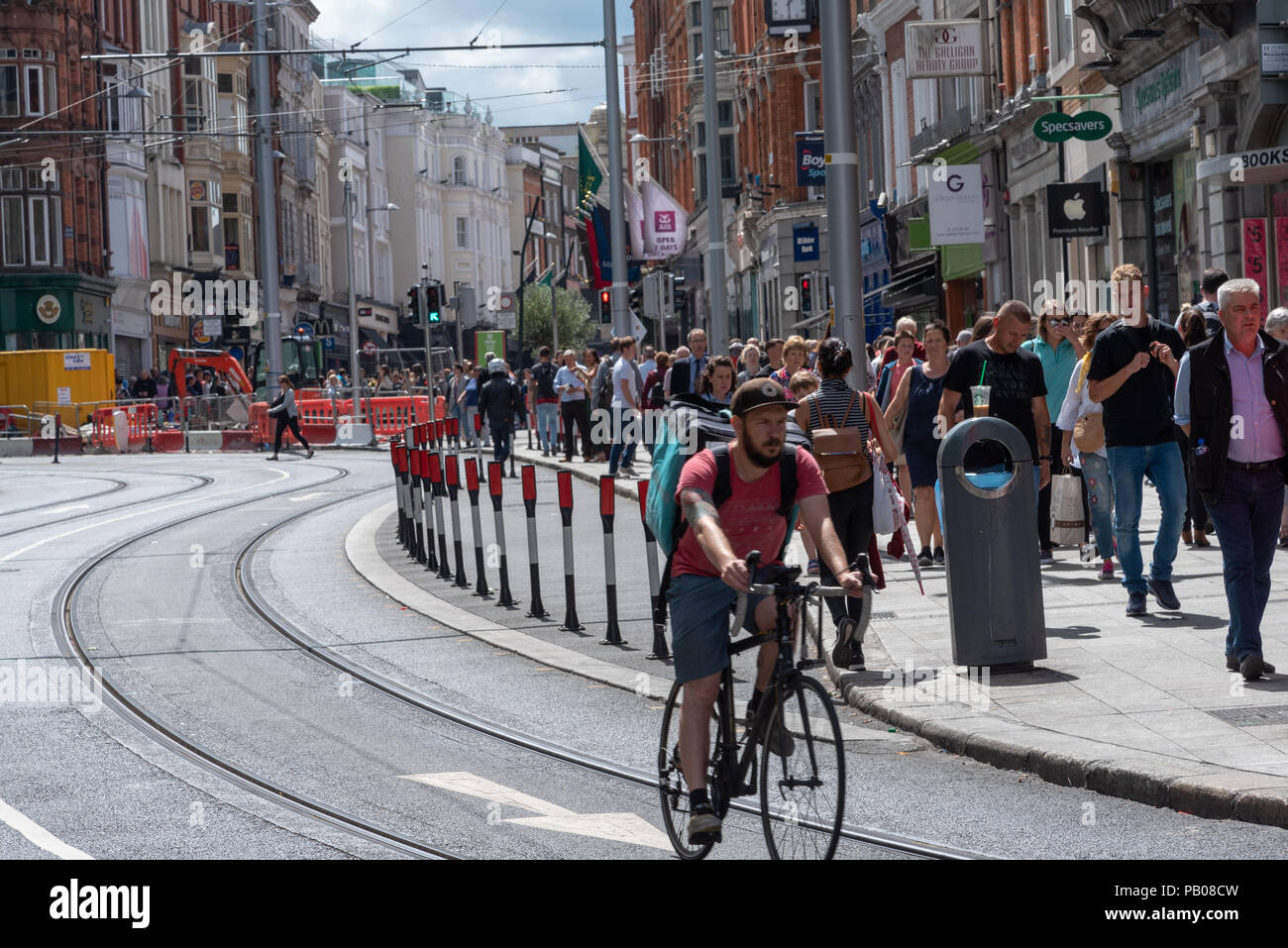 Dublin, Irlande - 16 juillet 2018. Les rues de Dublin sont occupés avec les piétons et les cyclistes. Banque D'Images