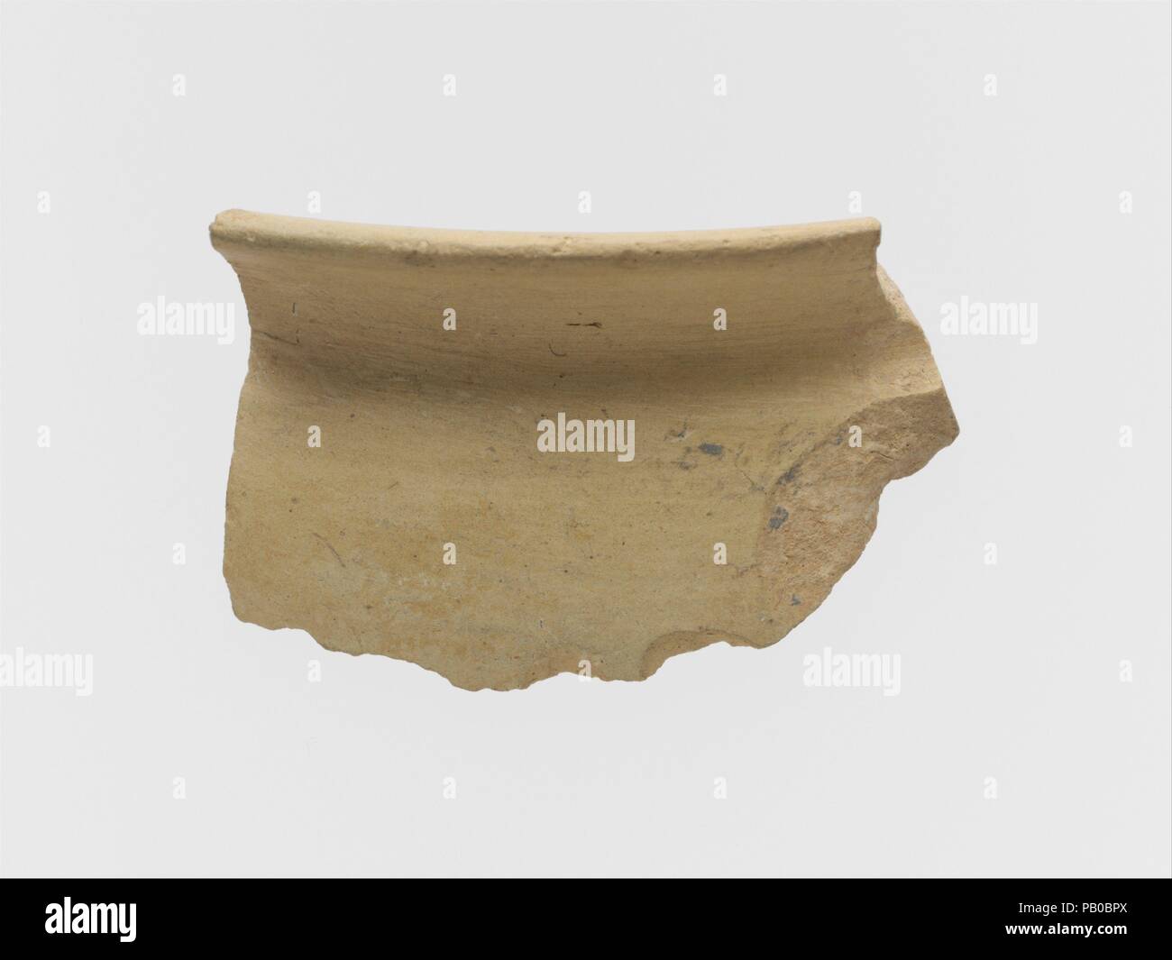 Rim en terre cuite d'un vase. Culture : Helladic. Dimensions : d'autres : 1 3/8''. (3.5Cm). Date : ca. 2000-1600 av. J.-C.. Minyan jaune ware. Musée : Metropolitan Museum of Art, New York, USA. Banque D'Images