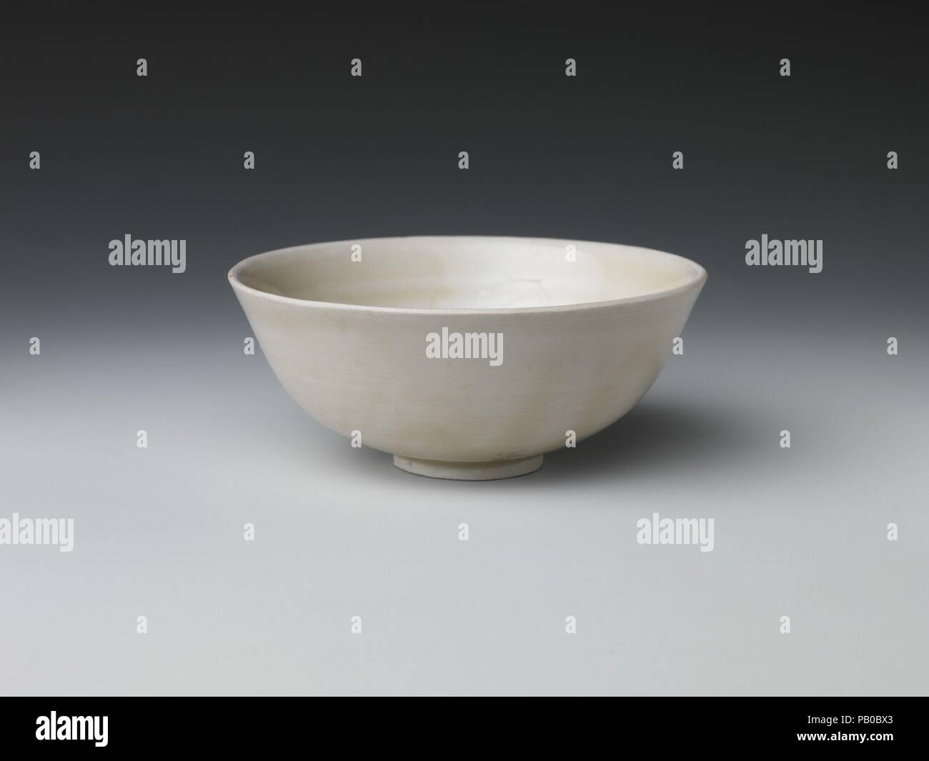 Bol. Culture : la Chine. Dimensions : diam. 3 1/2 in. (8,9 cm). Date : ca. 12e siècle. Musée : Metropolitan Museum of Art, New York, USA. Banque D'Images