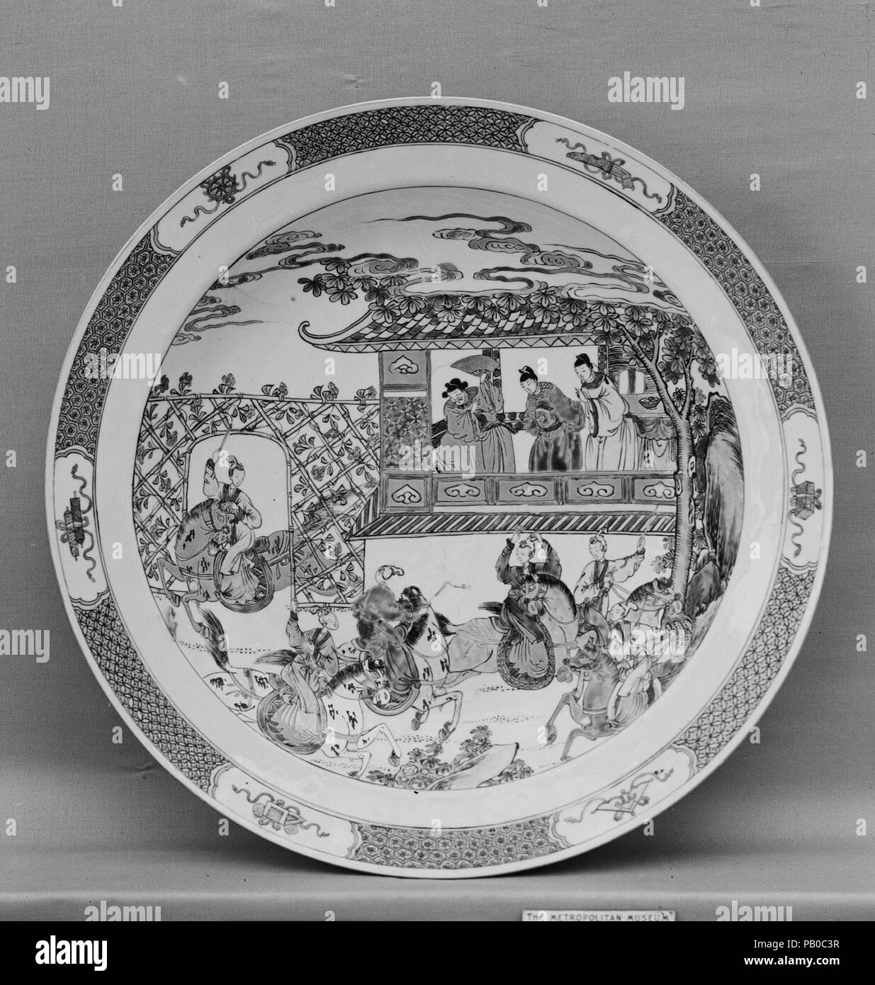 La plaque. Culture : la Chine. Dimensions : diam. 13 1/2 in. (34,3 cm). Date : fin 18e-19e siècle. Musée : Metropolitan Museum of Art, New York, USA. Banque D'Images