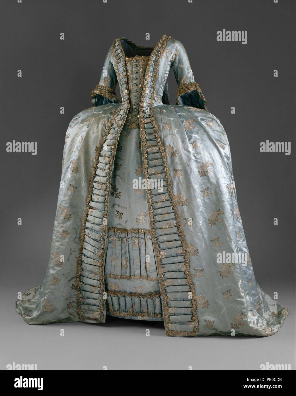 Mètre de la mode, ruban de couturière, avec des robes d'époques.