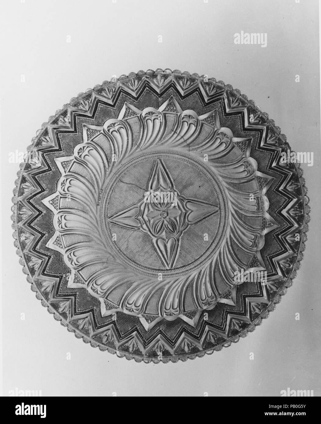 Le plat. Dimensions : diam. 9 7/16 in. (24 cm). Date : 1830-40. Musée : Metropolitan Museum of Art, New York, USA. Banque D'Images
