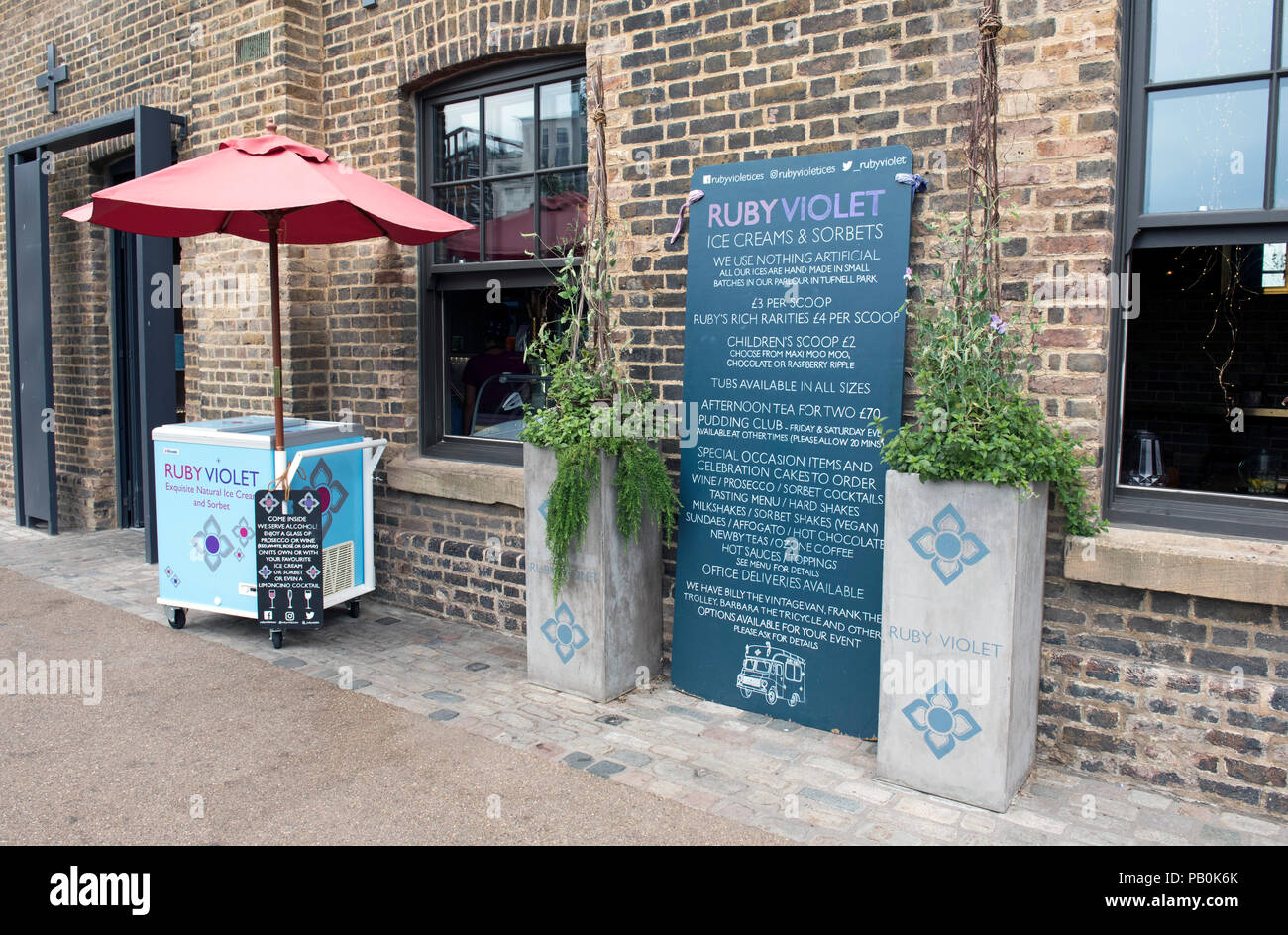 Ruby Violet Ice Cream Shop Kings Cross Londres Angleterre Royaume-uni Grande-Bretagne Banque D'Images