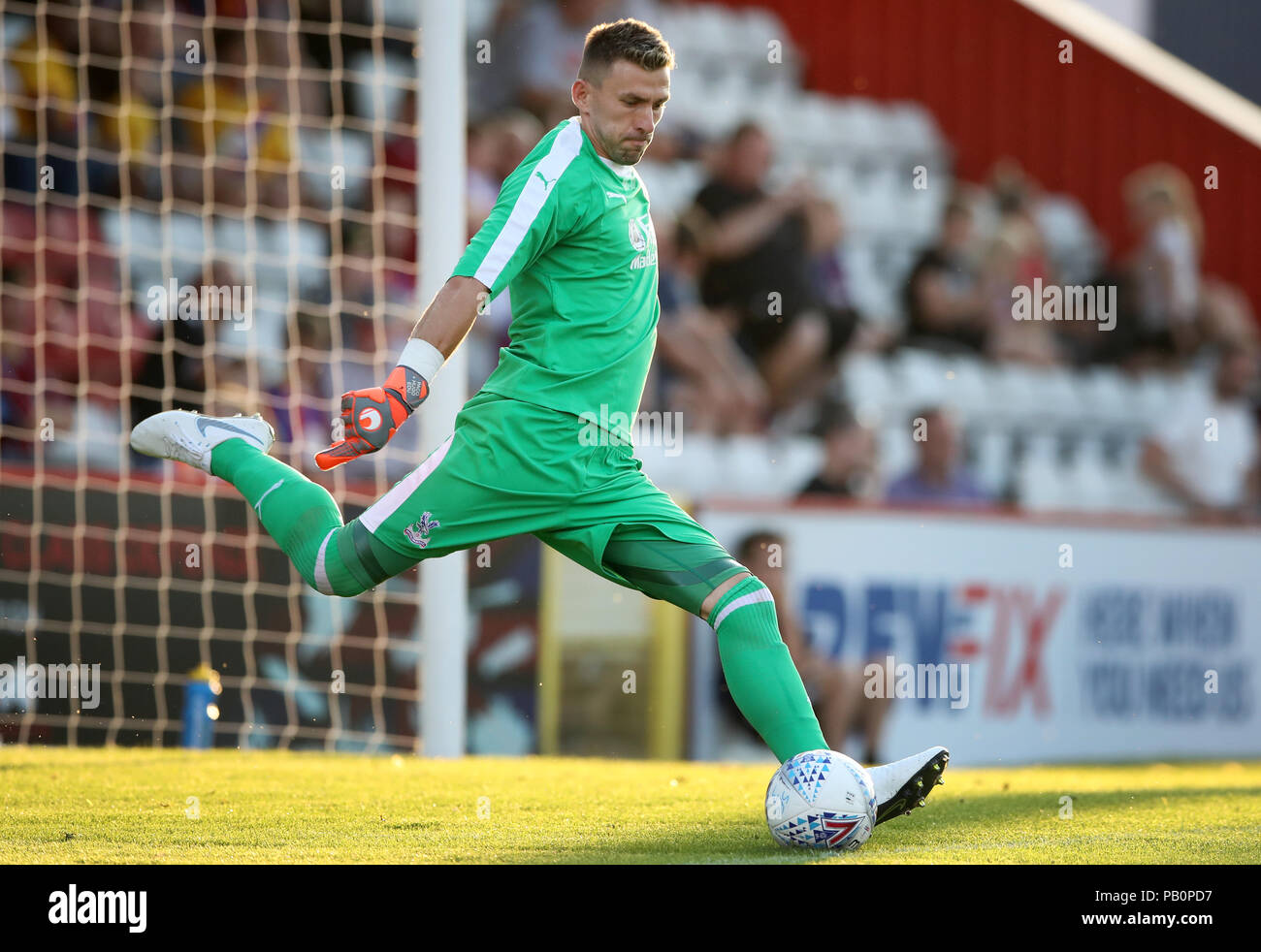 Gardien de but de Crystal Palace, Vicente Guaita pendant un pré saison match amical au stade Lamex, Stevenage Banque D'Images