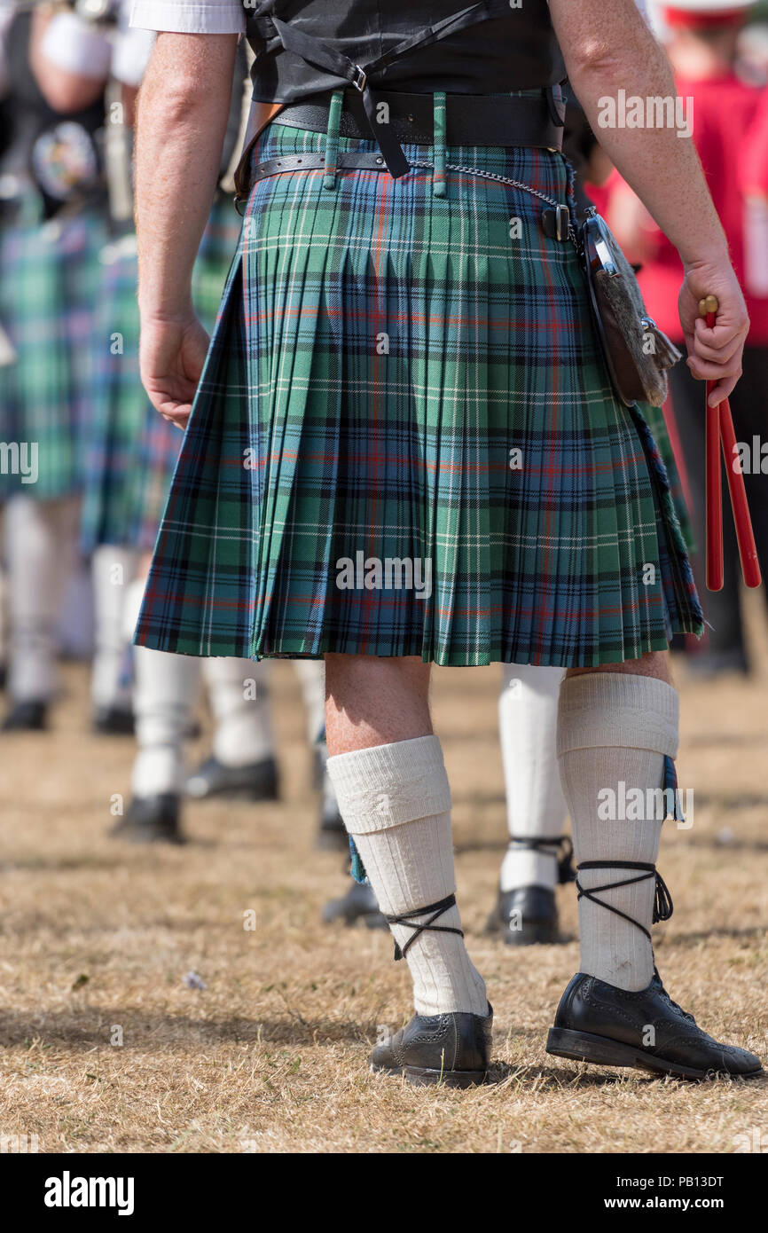 Un écossais de porter un kilt et gilet robe écossaise traditionnelle Photo  Stock - Alamy