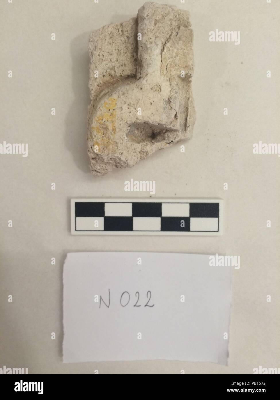 Fragment. Dimensions : L 5cm x L 4 x H 2. Date : probablement 8ème-12ème siècle. Musée : Metropolitan Museum of Art, New York, USA. Banque D'Images