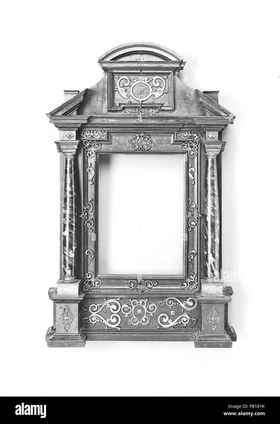 Tabernacle bâti. Culture : Salzbourg, Autriche. Dimensions : 53,5 x 34,5 x 15,3, 21,6, 22,7 x 16,3 cm.. Date : début du 17e siècle. Musée : Metropolitan Museum of Art, New York, USA. Banque D'Images