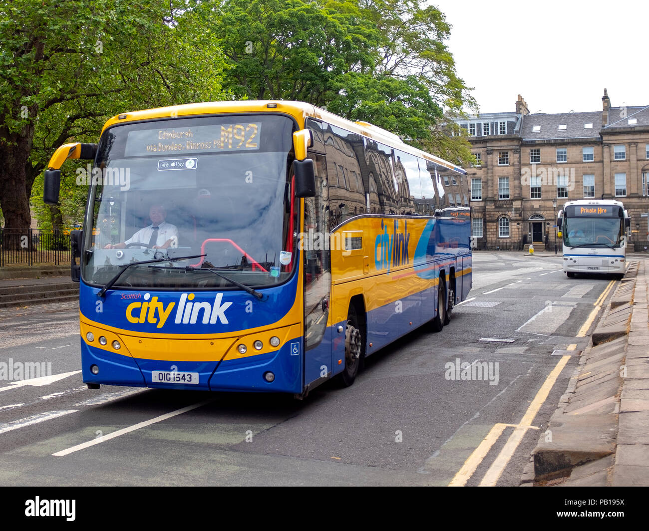 Un bus Citylink M92, Aberdeen à Édimbourg, à Charlotte Square, Édimbourg, Écosse, Royaume-Uni. Banque D'Images