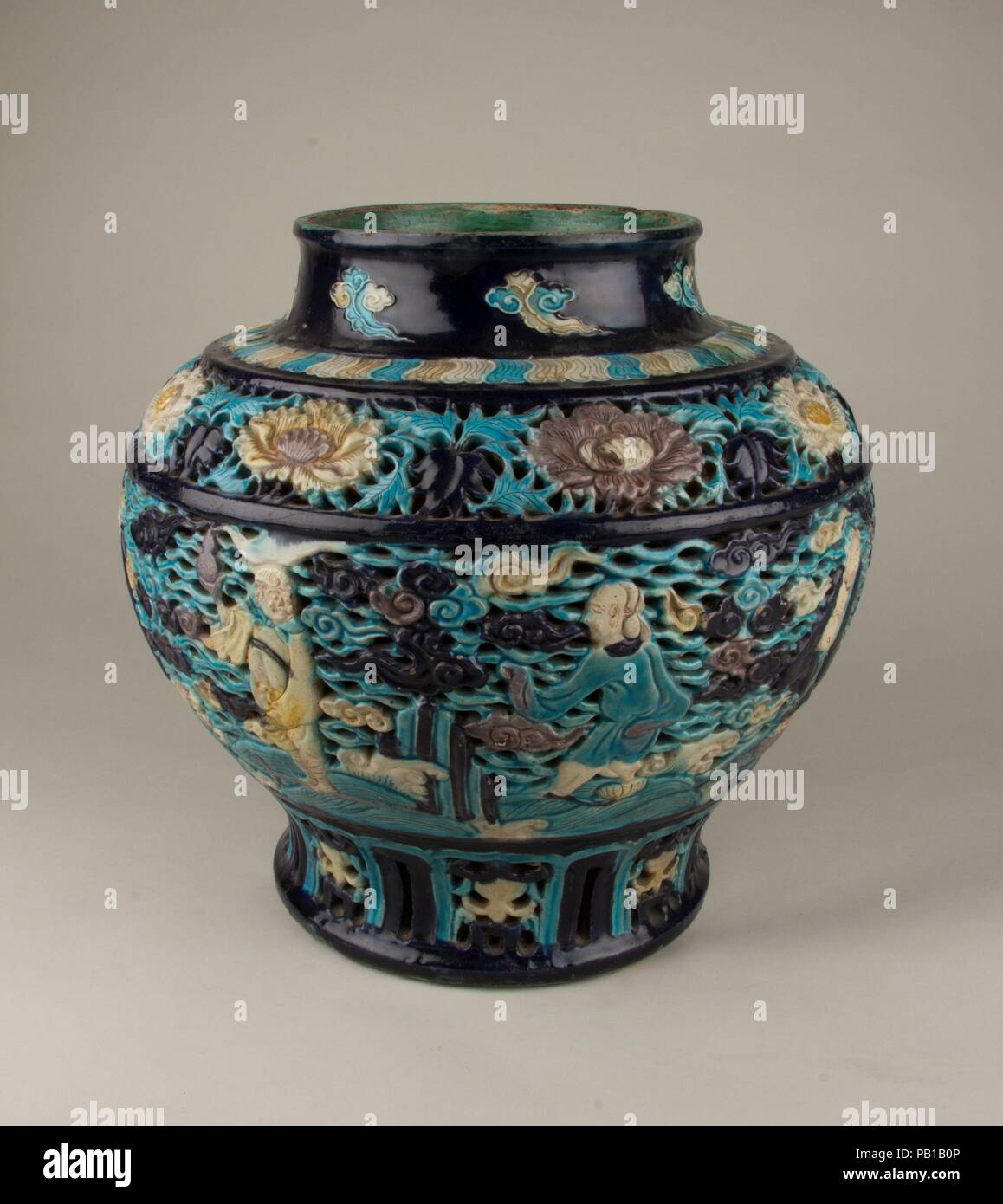 Jar. Culture : la Chine. Dimensions : H. 13 in. (33 cm) ; Diam. 14 1/2 in. (36,8 cm). Musée : Metropolitan Museum of Art, New York, USA. Banque D'Images