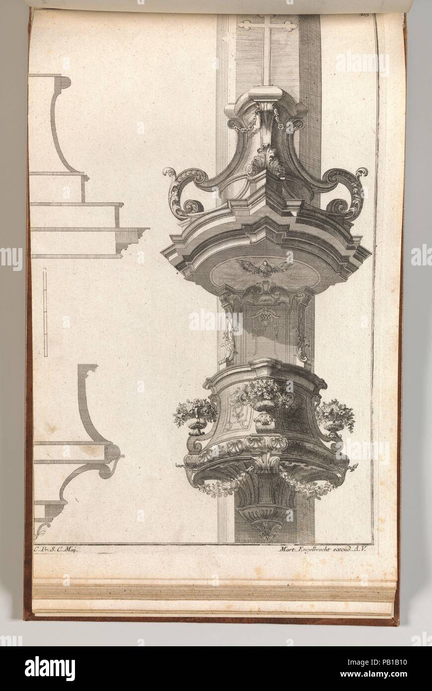 Conception pour une chaire, planche 2 d'une série de dessins sans titre en chaire. Dimensions : hors tout : 8 7/16 x 13 3/4 in. (21,5 × 35 cm). Editeur : Martin Engelbrecht (allemand, Augsburg Augsbourg 1684-1756). Date : Imprimé ca. 1750-56. Ornement imprimer avec une conception pour une chaire en suspension sur un pilier, illustré en élévation frontale et avec une section de l'élévation latérale sur le côté gauche de la feuille. Cette impression est lié dans un album contenant 27 séries avec un total de 122 fonds d'estampes de l'ornement de l'éminent éditeur Augsbourg Martin Engelbrecht. Musée : Metropolitan Museum of Art, New York, USA. Banque D'Images