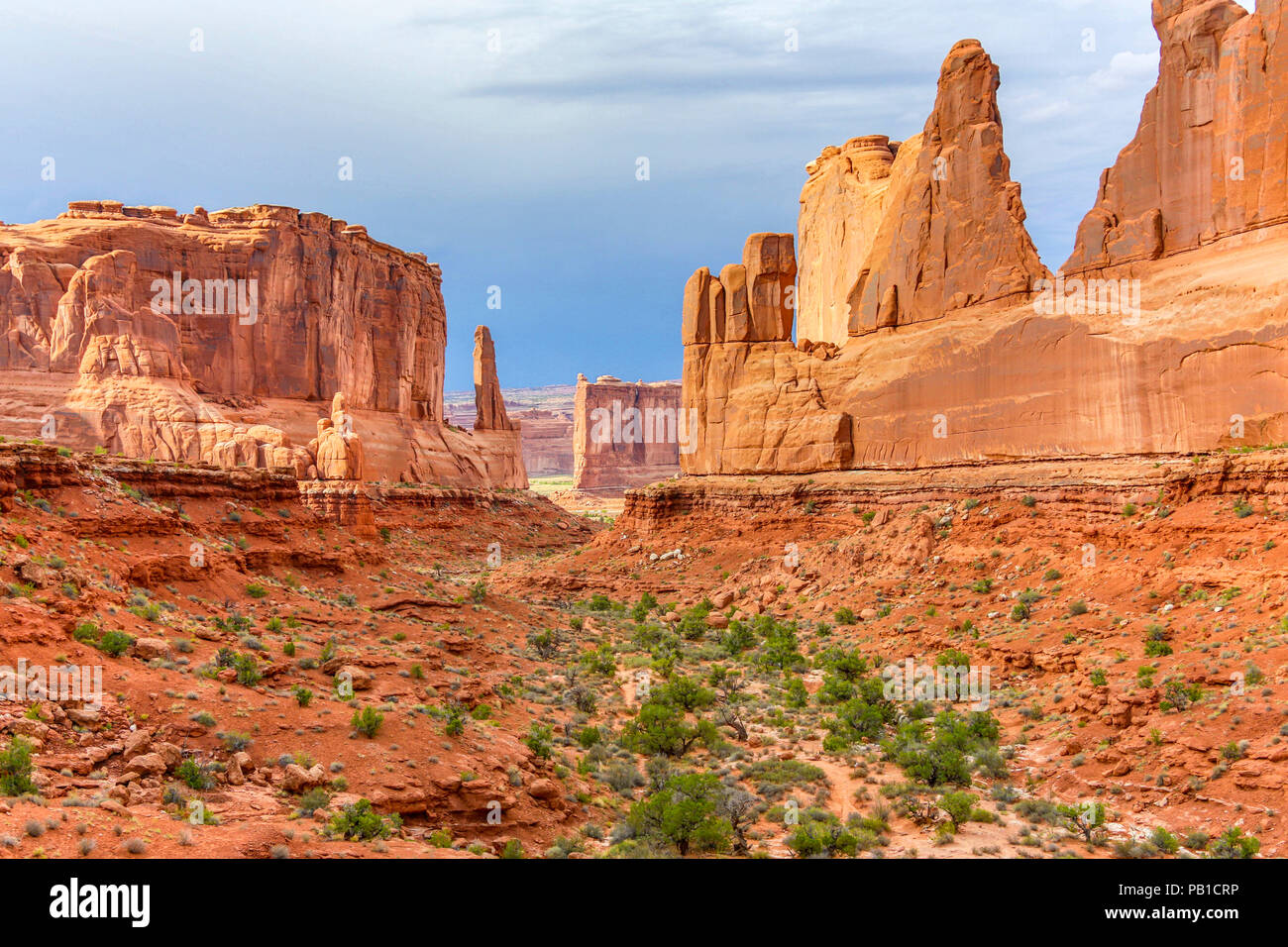 Pinnacles robuste de roche à Canyonlands National Park dans l'Utah Banque D'Images