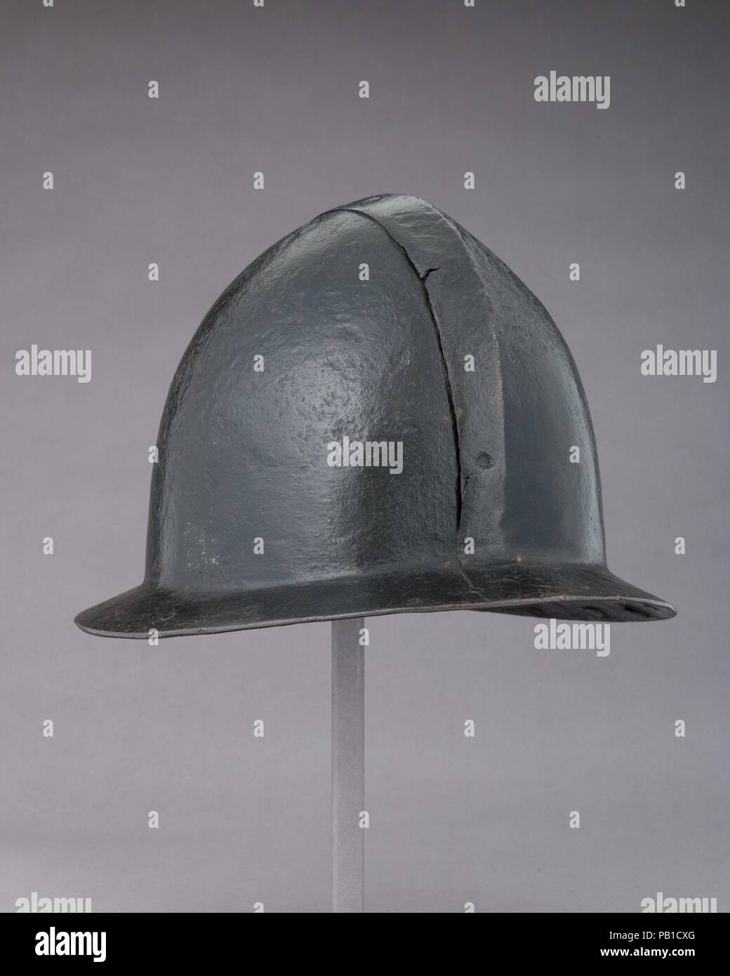 Siège Casque. Culture : peut-être en français. Dimensions : H. 7 1/8 in. (18,1 cm) ; W. 9 13/16 in. (24,9 cm) ; D. en 12. (30,5 cm) ; WT. 10 lb. 7 oz. (4734 g). Date : le 17e siècle. Musée : Metropolitan Museum of Art, New York, USA. Banque D'Images