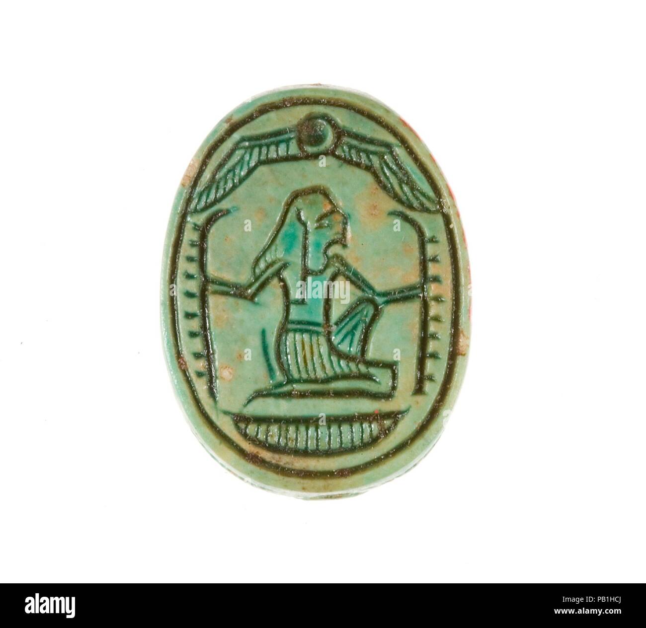 Scarab inscrit avec un motif hiéroglyphique. Dimensions : 1,7 cm L. (11/16) ; w. 1,2 cm (1/2 po) ; h. 0,8 cm (5/16 po). Dynastie DYNASTIE : 18, tôt. Règne : règne d'Hatchepsout et de Thoutmosis III. Date : ca. 1479-1458 av. J.-C.. Musée : Metropolitan Museum of Art, New York, USA. Banque D'Images