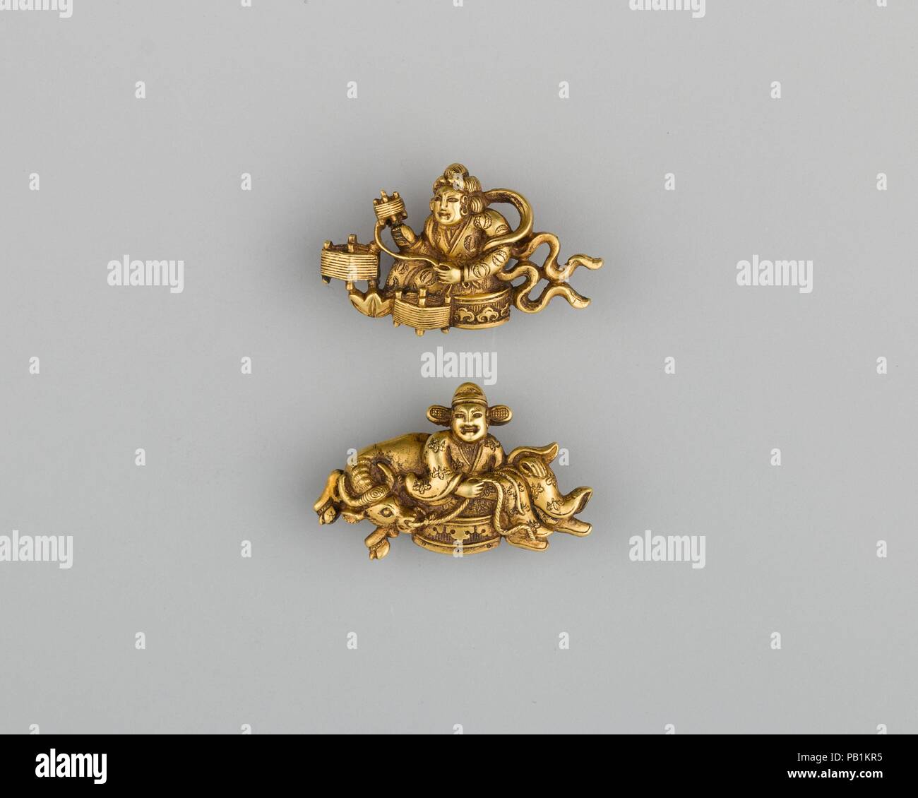 Paire d'ornements d'Sword-Grip (Menuki). Culture : le japonais. Dimensions : L. de chaque 1. (2,5 cm) ; Wt. de chaque 0,2 oz. (5.7 g). Date : le 18e siècle. Musée : Metropolitan Museum of Art, New York, USA. Banque D'Images