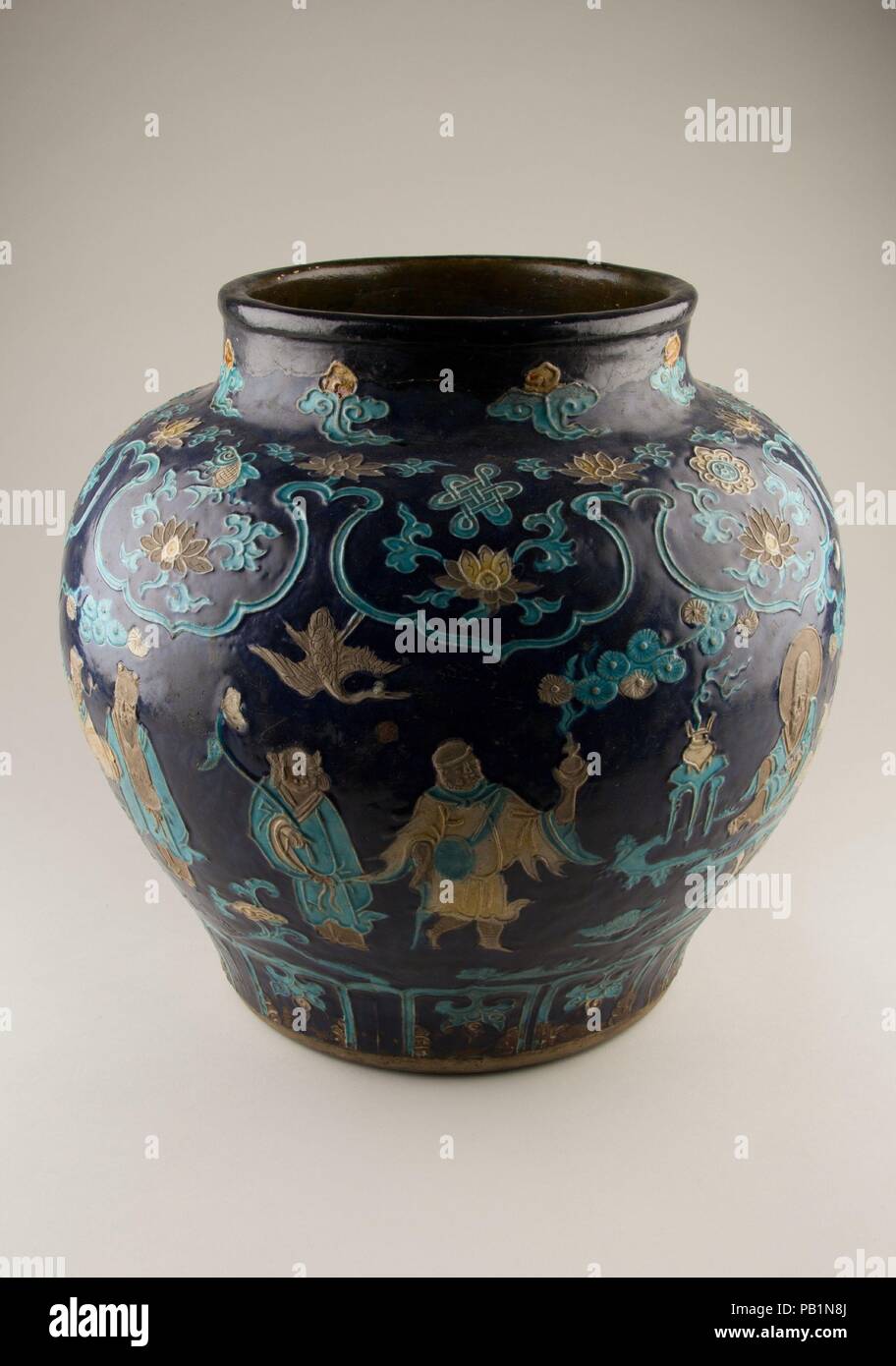 Jar. Culture : la Chine. Dimensions : H. 13 1/4 in. (33,7 cm) ; W. 15 in. (38,1 cm). Musée : Metropolitan Museum of Art, New York, USA. Banque D'Images