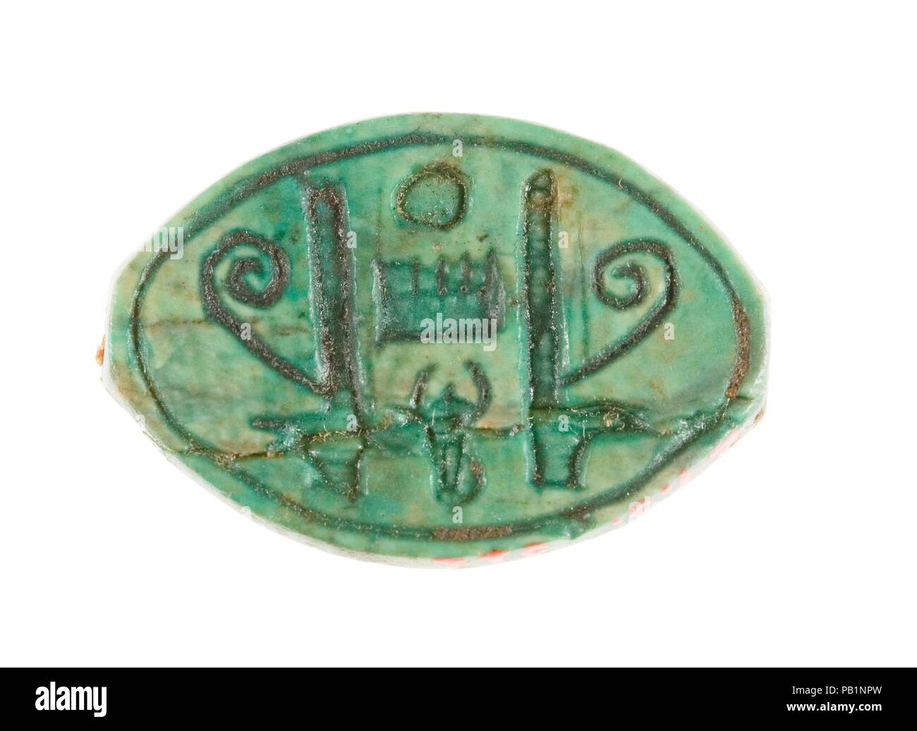 Cowroid Amulette Sceau reproduit le Trône Nom de Thoutmosis III. Dimensions : 2.1 cm L. (13/16) ; w. 1,4 cm (9/16 po) ; h. 0,7 cm (1/4 po). Dynastie DYNASTIE : 18, tôt. Règne : règne d'Hatchepsout et de Thoutmosis III. Date : ca. 1479-1458 av. J.-C.. Musée : Metropolitan Museum of Art, New York, USA. Banque D'Images