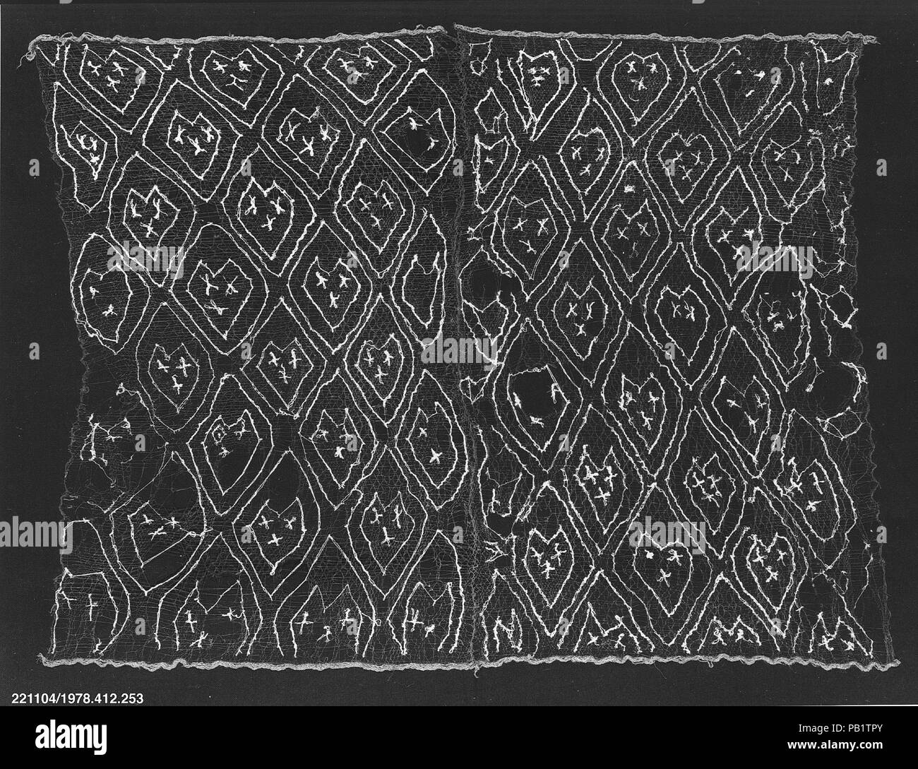 Serre-tête ajourée. Culture : Chancay. Dimensions : H. 41 x 31 5/8 W. de 7/8 in. (105,7 x 81 cm). Date : 12e-15e siècle. Musée : Metropolitan Museum of Art, New York, USA. Banque D'Images