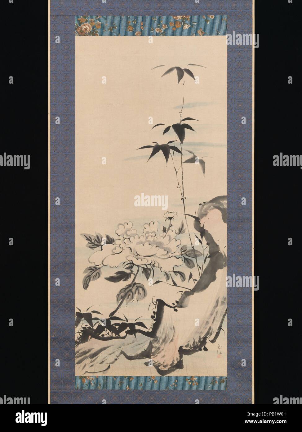 La pivoine et le bambou. Artiste : Tokuyama (Ike) Gyokuran (Japonais, 1727/8-1784). Culture : le Japon. Dimensions : Image : 36 5/8 x 16 7/16 po. (93 × 41,7 cm) avec fixation : 68 7/8 x 22 3/16 po. (175 × 56,4 cm) dans l'ensemble avec les boutons : 68 7/8 x 24 7/16 po. (175 × 62 cm). Date : ca. 1768. Tokuyama Gyokuran a été introduit dans le monde de l'écrivains tôt dans la vie. Sa mère et ma mère avaient adopté les deux poètes noté à Kyoto et étaient proches de l'artiste nanga Yanagisawa Kien (1704-1758), un professeur de peinture à la taïga Ike Gyokuran, qui épousera au début des années 1750. Bien qu'elle a commencé à peindre nous Banque D'Images