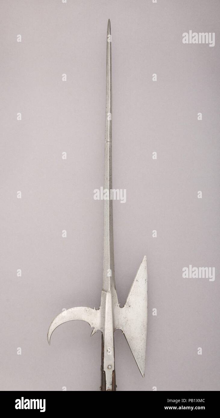 Hallebarde. Culture : l'allemand. Dimensions : L. 94 3/4 in. (240,7 cm) ; L. de têtes 28 5/8 po. (72,2 cm) ; W. 8 3/8 in. (21,3 cm) ; WT. 5 lbs 10 oz. (2550 g). Date : le 16ème siècle. Musée : Metropolitan Museum of Art, New York, USA. Banque D'Images