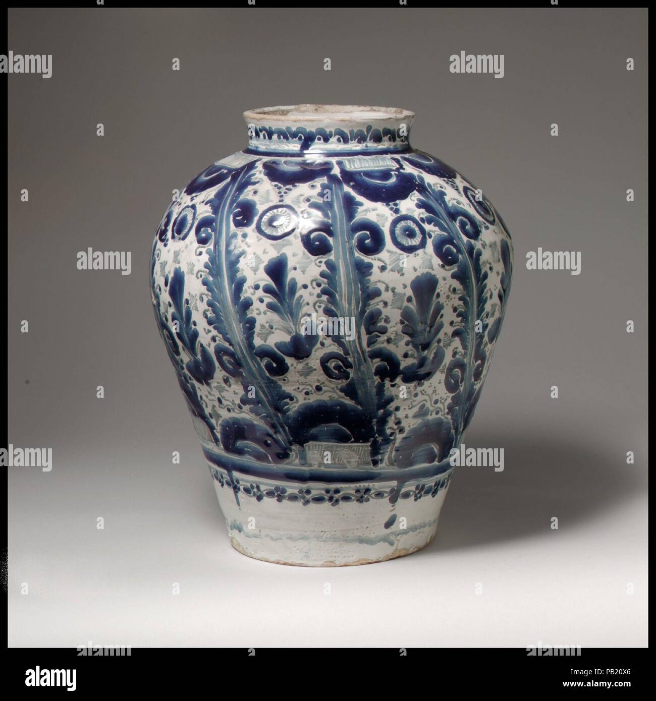 Jar. Culture : Mexican. Dimensions : H. 10 5/8 in. (27 cm). Date : ca. 1700. Musée : Metropolitan Museum of Art, New York, USA. Banque D'Images