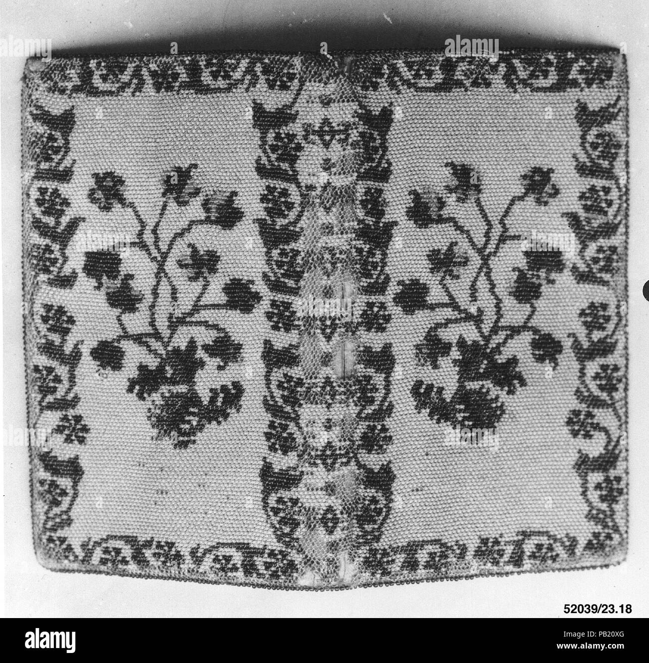 La reliure. Culture : le français. Dimensions : 3 7/8 x L. W. 2 5/8 pouces (9,8 x 6,7 cm). Date : 1776. Musée : Metropolitan Museum of Art, New York, USA. Banque D'Images