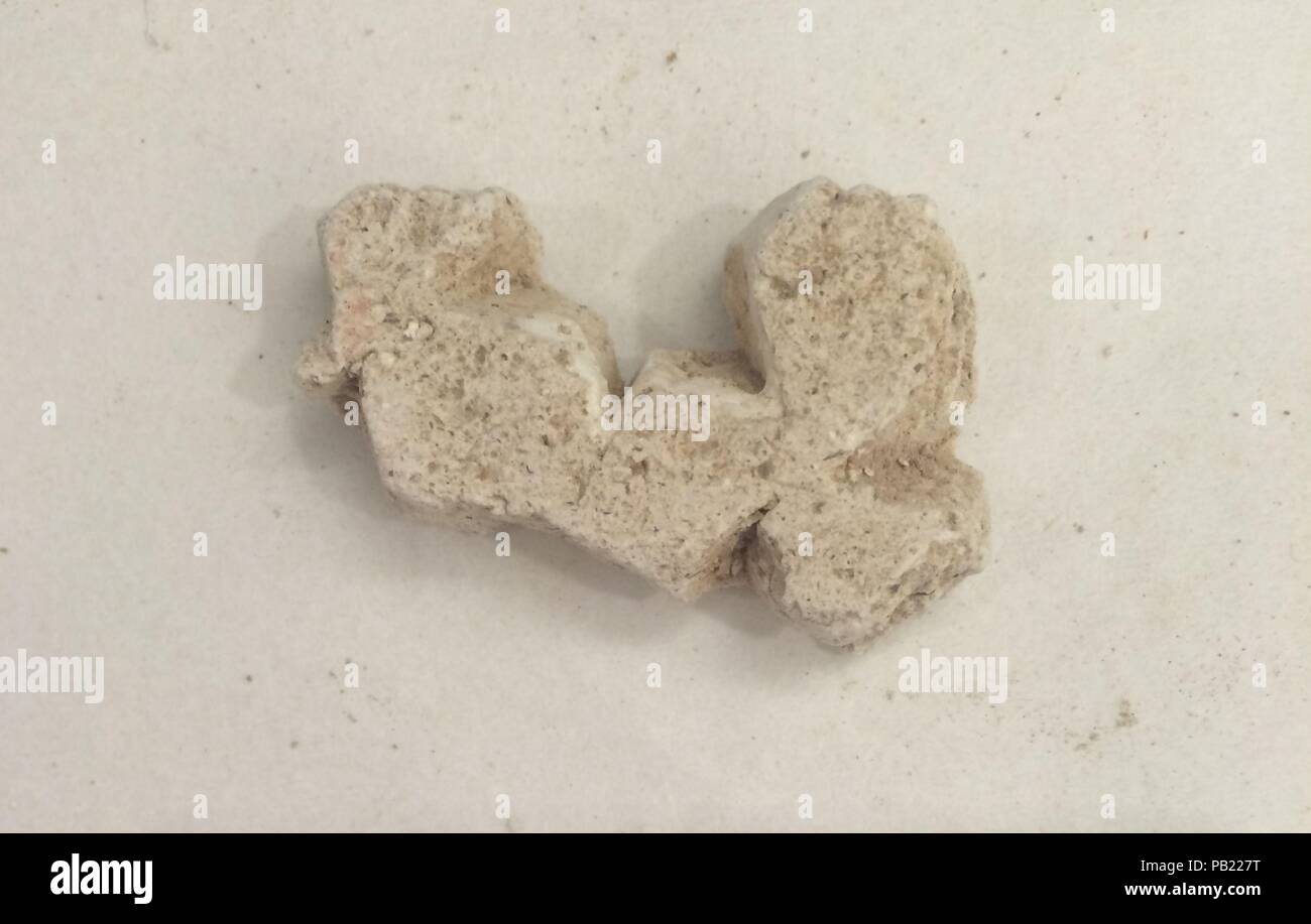 Fragment. Dimensions : L 3,5 cm x L 2 x H 1. Date : probablement 8ème-12ème siècle. Musée : Metropolitan Museum of Art, New York, USA. Banque D'Images