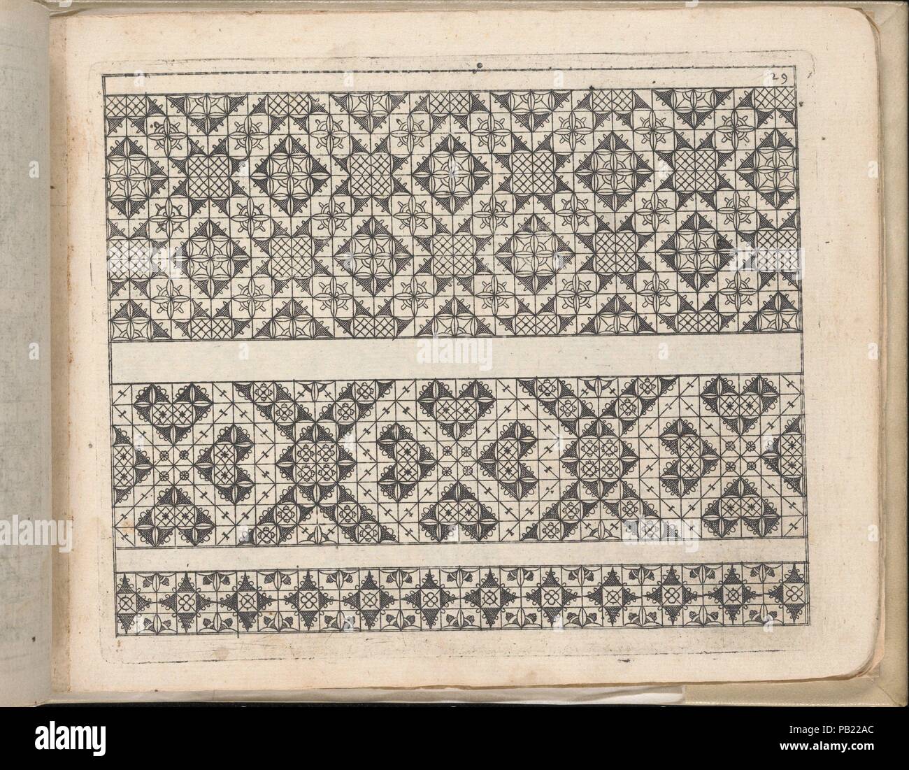 Schön Neues Modelbuch (Page 34 recto). Designer : Johann Sibmacher (allemand, actif 1590-1611). Dimensions : hors tout : 6 1/8 x 7 13/16 in. (15,5 x 19,8 cm). Editeur : Balthasar (Caymox allemand, Bersse ( ?) 1561-1635 Nuremberg). Date : 1597. Conçu par Johann Sibmacher, Allemand, actif 1590-1611, publié par Caimox, Nürmberg. Titre illustré signé CM et Jo. Sibmacher, 7 pages de texte entouré de bordures décoratives, et 35 pages de dessins pour le tissage, la broderie, et les draps. Musée : Metropolitan Museum of Art, New York, USA. Banque D'Images