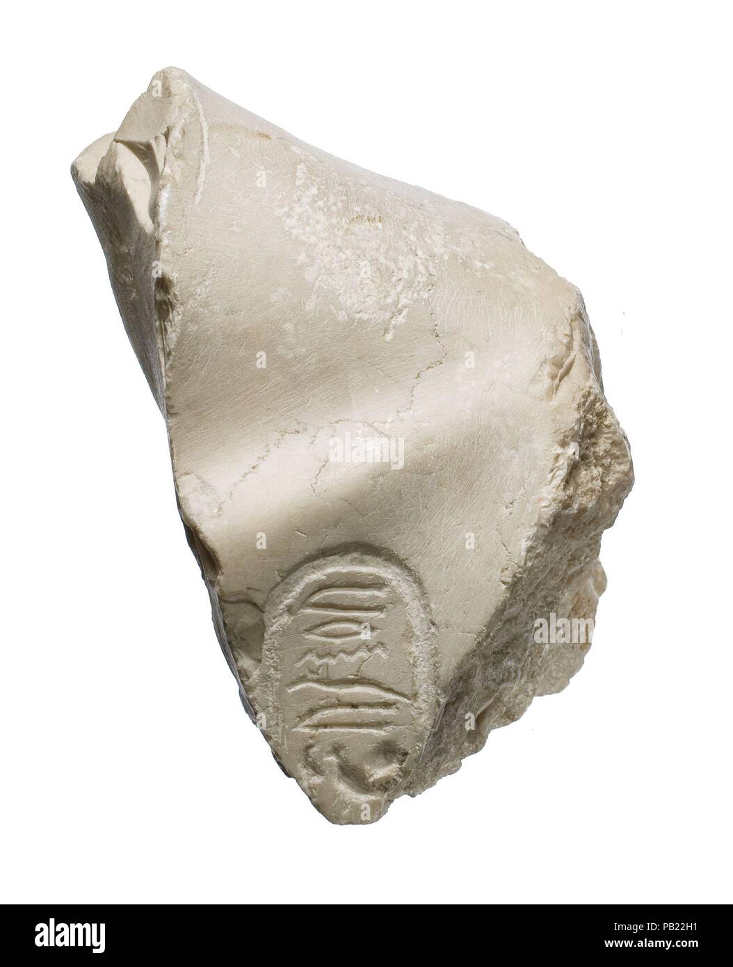 L'épaule gauche avec cartouches Aten, possiblement d'Akhénaton ou Néfertiti se prosternent. Dimensions : H. 11,5 × 7,5 × O. D. 15 cm (4 1/2 × 2 × 15/16 5 7/8 in.) ; Cartouche : W. 2.7 cm (1 1/16 in.). Dynastie DYNASTIE : 18. Règne : règne d'Akhenaton. Date : ca. 1352-1336 av. J.-C.. Musée : Metropolitan Museum of Art, New York, USA. Banque D'Images