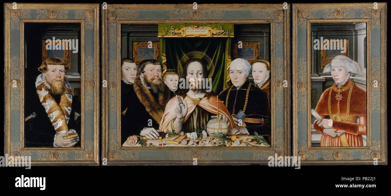 Le Christ bénissant, entouré d'une famille de donateurs. Artiste : peintre allemand (probablement environ Hambourg et la Basse-Saxe, 1560s-80s). Dimensions : panneau central 31 x 37 3/8 à 5/8. (79,7 x 95,6 cm) ; chaque aile 32 x 14 5/8 in. (81,3 x 37,1 cm). Date : ca. 1573-82. Ce triptyque, autrefois attribués à Ludger Tom Ring le plus jeune, a été peint par un peintre allemand du nord de l'anonyme. La famille des donateurs reste non identifiée, mais ils ont sûrement originaire de Hambourg, la ville dont les clochers sont indiqués sur l'orb à la main du Christ. Les versets sur le salut et la mort inscrit sur les tablettes au-dessus des chiffres ar Banque D'Images