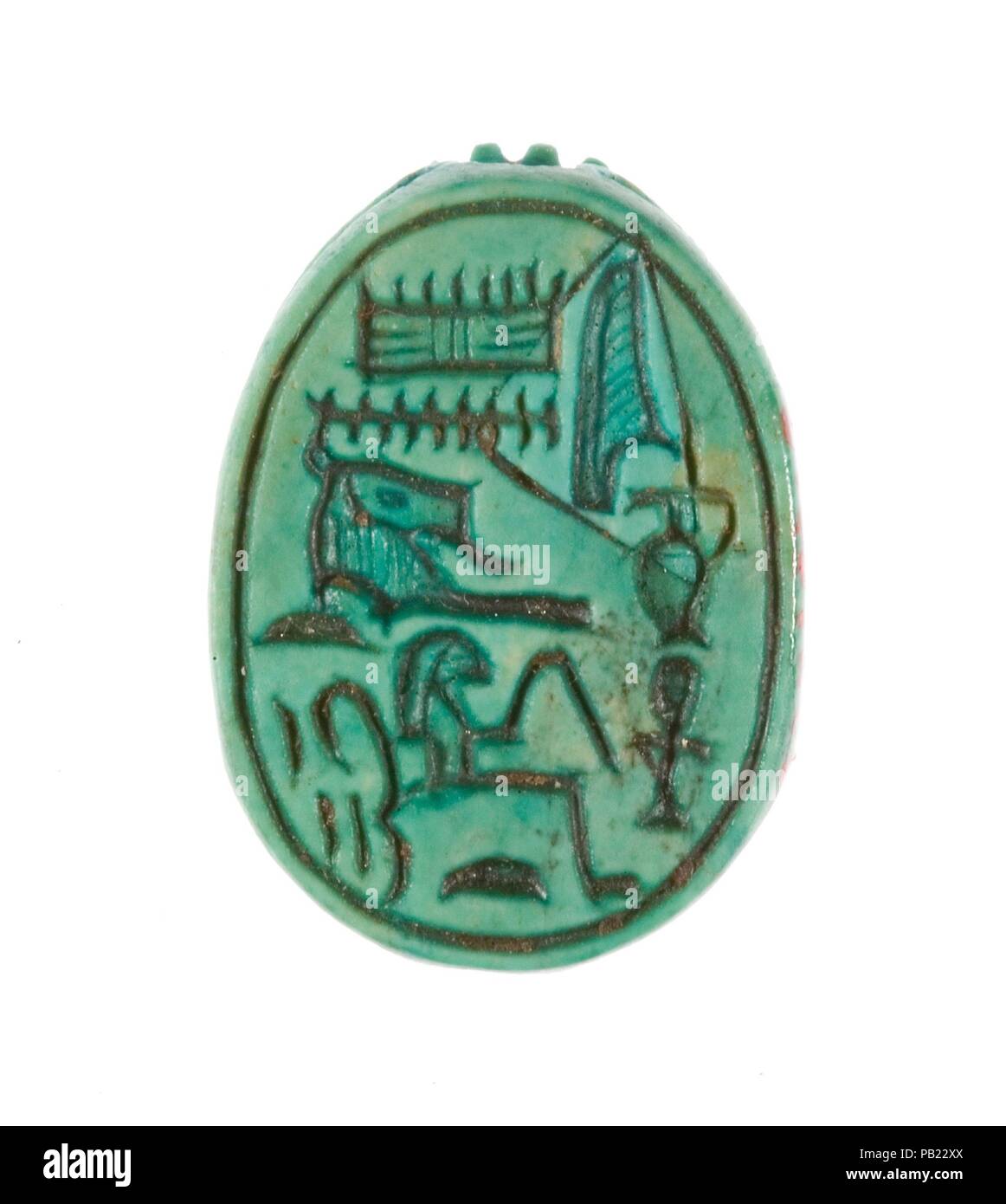 Scarab inscrit 'Hatshepsout, United avec Amon'. Dimensions : 2 cm L. (13/16) ; w. 1,5 cm (9/16 po) ; h. 0,8 cm (5/16 po). Dynastie DYNASTIE : 18. Règne : règne d'Hatchepsout et de Thoutmosis III. Date : ca. 1479-1458 av. J.-C.. Au cours de la saison 1926-1927, l'excavation du Musée de l'expédition égyptienne découvert trois dépôts de fondation le long de la paroi de l'enceinte du temple funéraire d'Hatshepsout à Deir el-Bahri à Thèbes Ouest. Parmi les matières ont été 299 scarabées et stamp-joints. Soixante-cinq d'entre elles sont maintenant dans le Musée égyptien, Le Caire, et les autres ont été acquis par le musée dans la divisio Banque D'Images