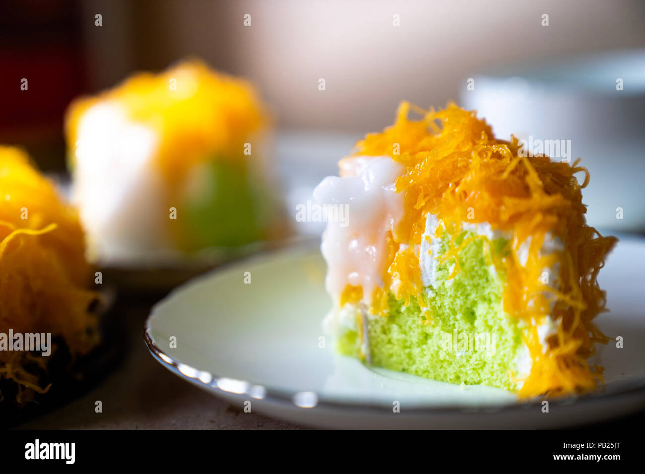 Selective Focus Piece D Or D œuf Thread Gateau Ou Foi Tong Gateau Gateau Pandan Thai Delicieux Avec La Creme De Coco Jeunes On White Plate Photo Stock Alamy Selective Focus Piece D Or D œuf Thread Gateau Ou Foi Tong Gateau Gateau Pandan Thai Delicieux Avec La Creme De Coco Jeunes On White Plate Photo Stock Alamy