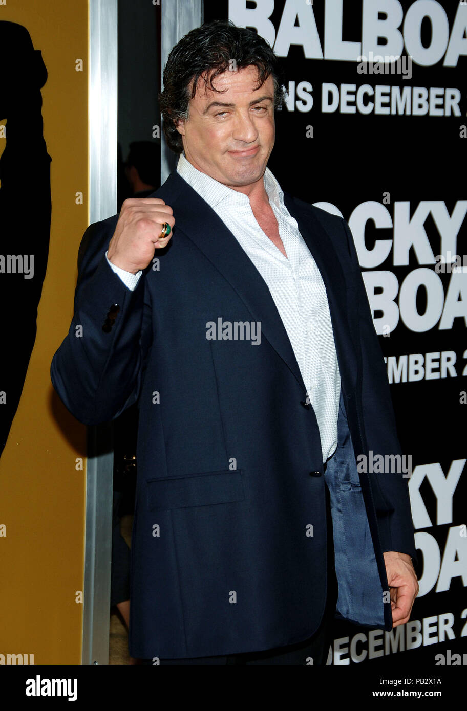 Sylvester Stallone Rocky Balboa en arrivant à la première au Chinese  Theatre de Los Angeles. 3/4 contact avec les yeux S02 talloneStallone080  Red Carpet Event, Vertical, USA, Cinéma, Célébrités, photographie, Bestof,  Arts,