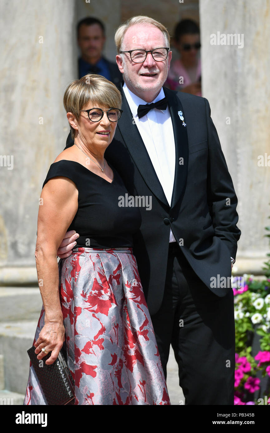 Bayreuth, Deutschland. Le 25 juillet, 2018. Hans Michelbach (CSU) politicien avec femme Christl Michelbach, ouverture du Festival Richard Wagner de Bayreuth en 2018. Tapis rouge sur 25.07.2018. Gruener Huegel, Bayreuth Festspielhaus.. Utilisation dans le monde entier | Credit : dpa/Alamy Live News Banque D'Images