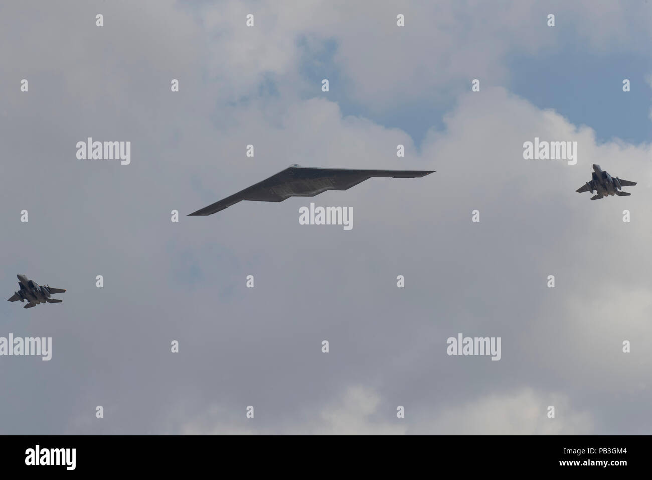 US Air Force Northrop Grumman B-2A Spirit of 'stealth' bomber volant à la Royal International Air Tattoo 2018 Banque D'Images