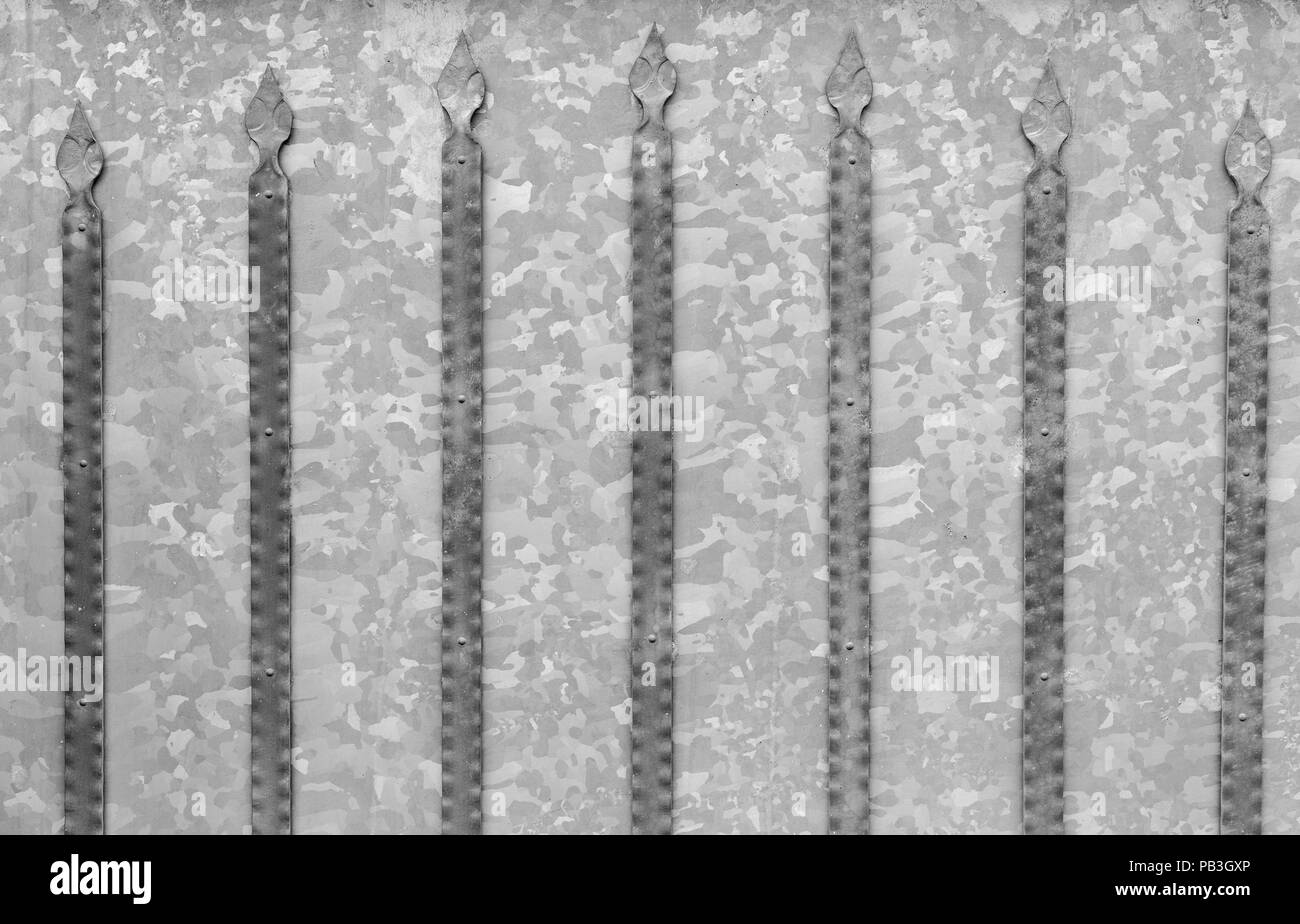 La texture de fond en acier galvanisé portes avec des bandes de métal détails Banque D'Images