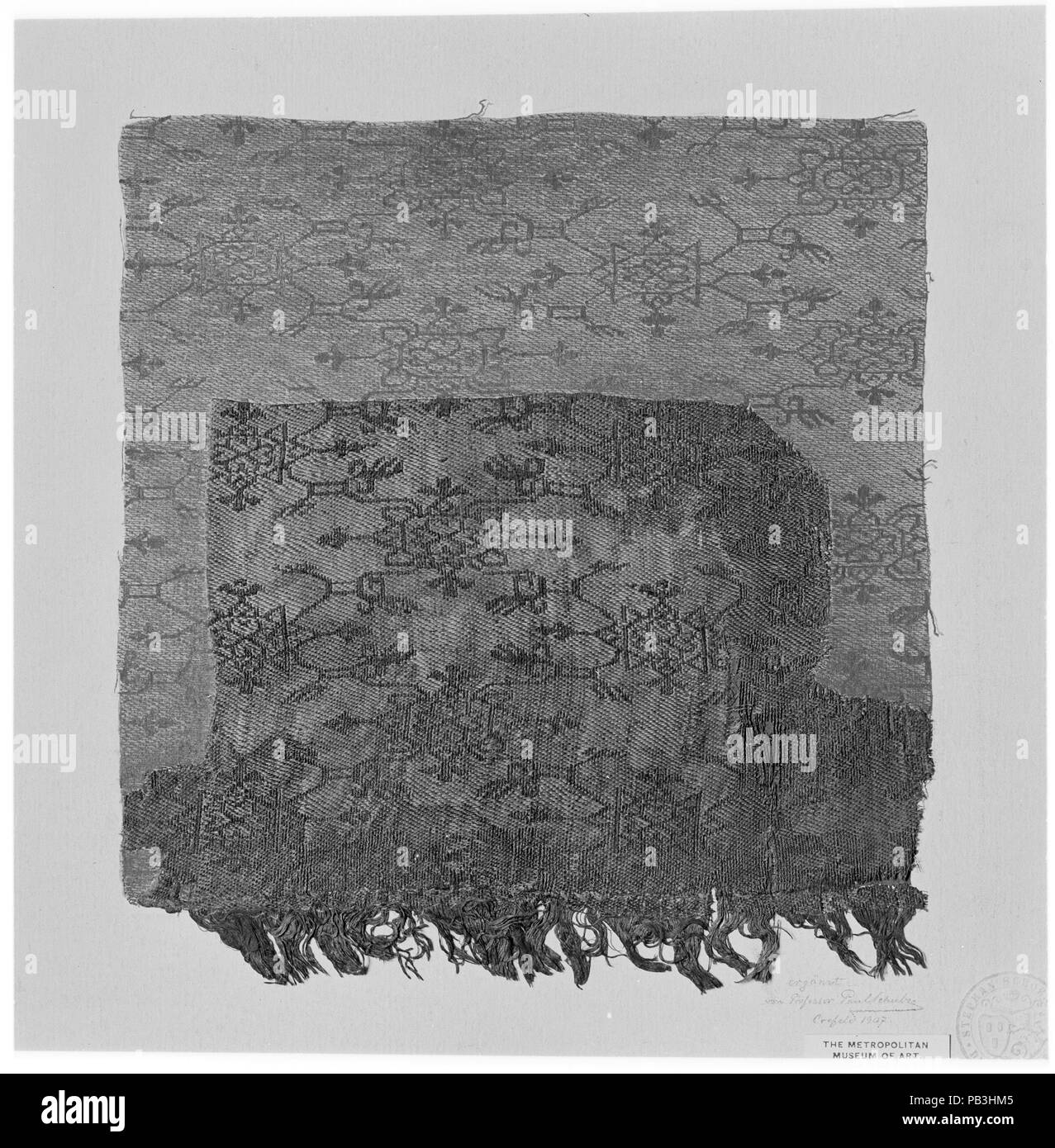 Fragment. Dimensions : H. 14 cm. (14 cm) W. 7.1/4 in.(18.4cm). Date : 9ème-10ème siècle. Musée : Metropolitan Museum of Art, New York, USA. Banque D'Images