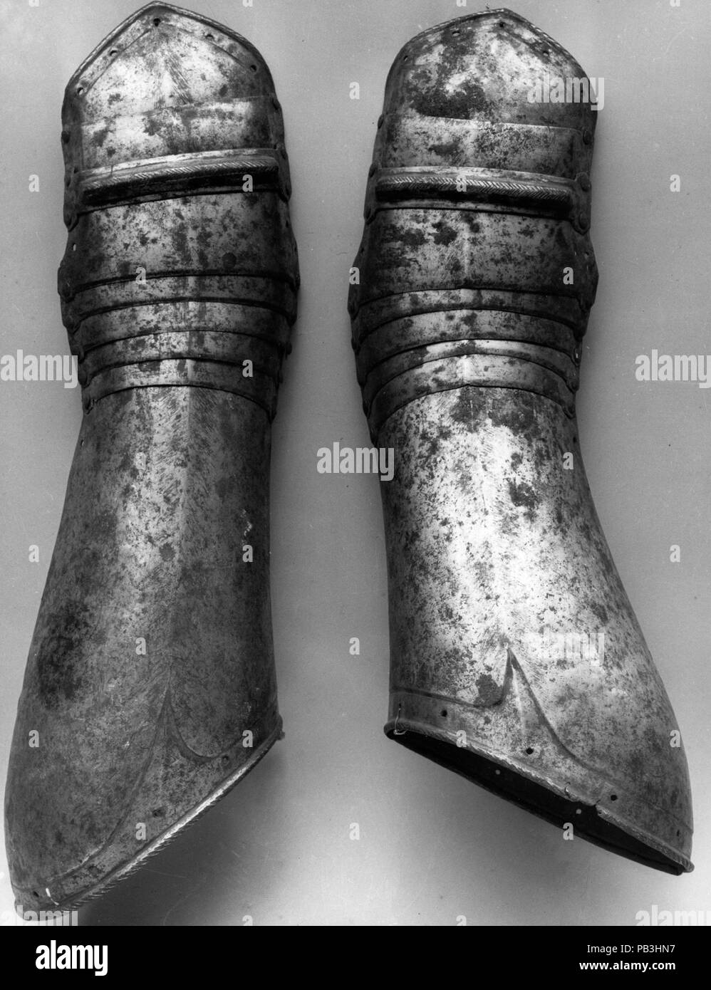 Paire de Gantelets de coude. Culture : l'allemand. Dimensions : L. de chaque dans 17. (43,2 cm). Date : le 16ème siècle. Musée : Metropolitan Museum of Art, New York, USA. Banque D'Images