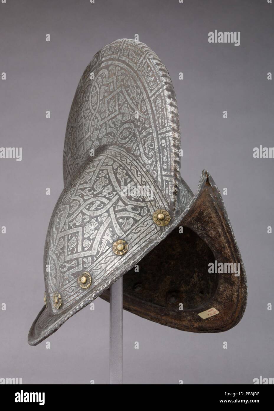 Morion. Culture : L'Italien, Pise. Dimensions : H. 12 7/8 dans (32,7 cm) ; H. de comb 4 7/8 in. (12,4 cm) ; W. 9 in. (22,8 cm) ; D. 12 1/2 in. (31,7 cm) ; WT. 4 lb. 4 oz. (1921 g). Date : ca. 1575. Musée : Metropolitan Museum of Art, New York, USA. Banque D'Images