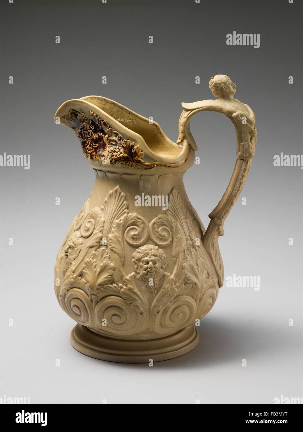 Pitcher. Culture : L'Américain. Dimensions : 10 3/8 x 7 3/4 x 6 1/2 in. (26,4 x 19,7 x 16,5 cm). Fabricant : D. & J. Henderson en grès de silex (manufacture) 1829-33 active. Date : 1829-33. Musée : Metropolitan Museum of Art, New York, USA. Banque D'Images