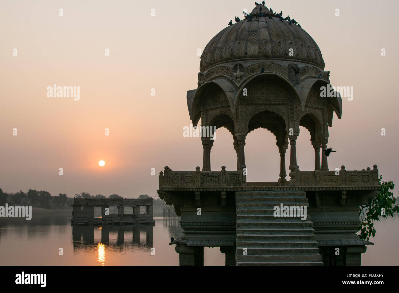 Lever du soleil à Gadisar Lake Rajasthan Inde Banque D'Images