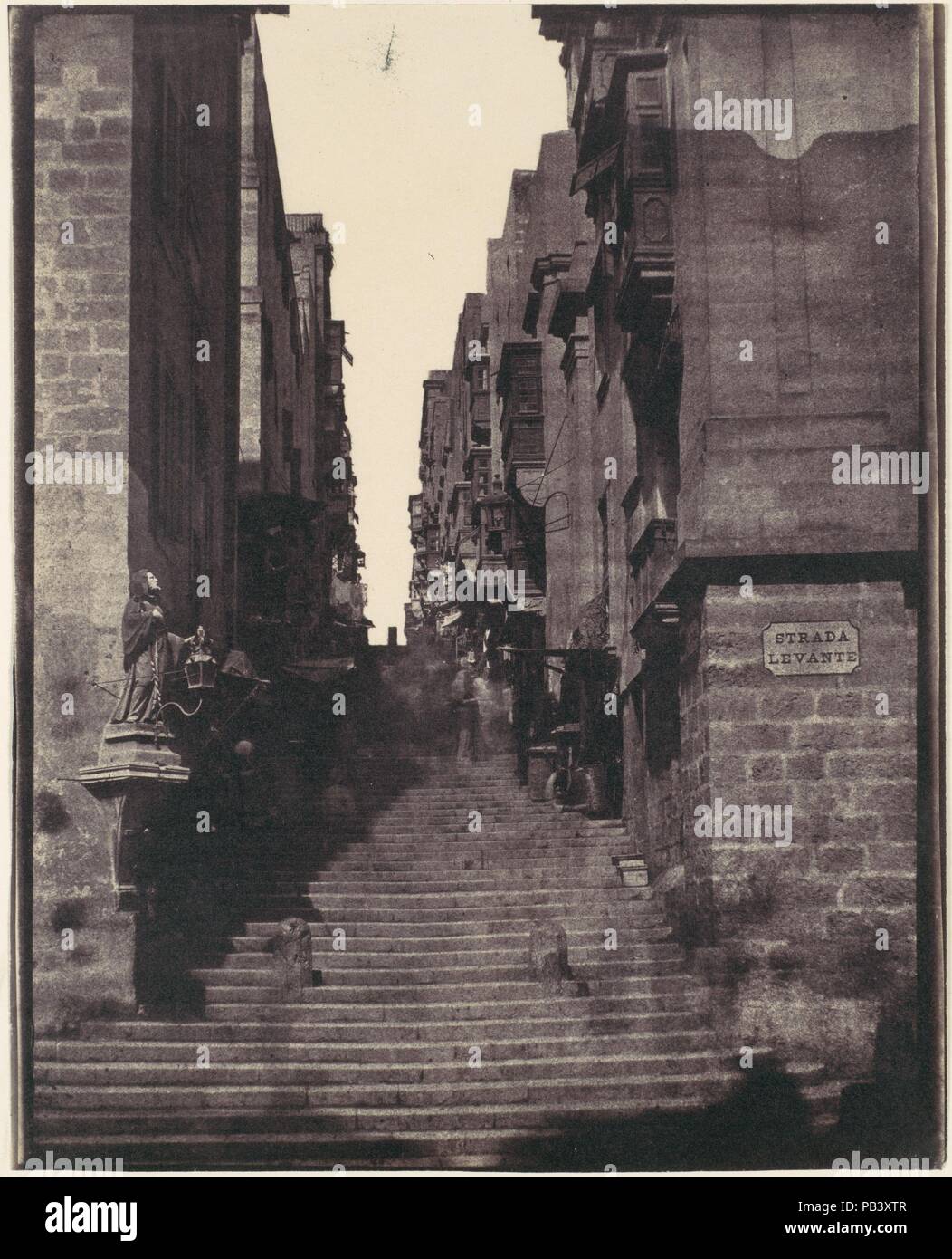 [Strada Levante, La Valette, Malte]. Artiste : attribuée à Calvert Richard Jones (British, Swansea, Pays de Galles 1802-1877 Bath, Angleterre). Dimensions : Image : 21,7 x 17,4 cm (8 9/16 x 6 7/8 in.). Date : 1850. Musée : Metropolitan Museum of Art, New York, USA. Banque D'Images