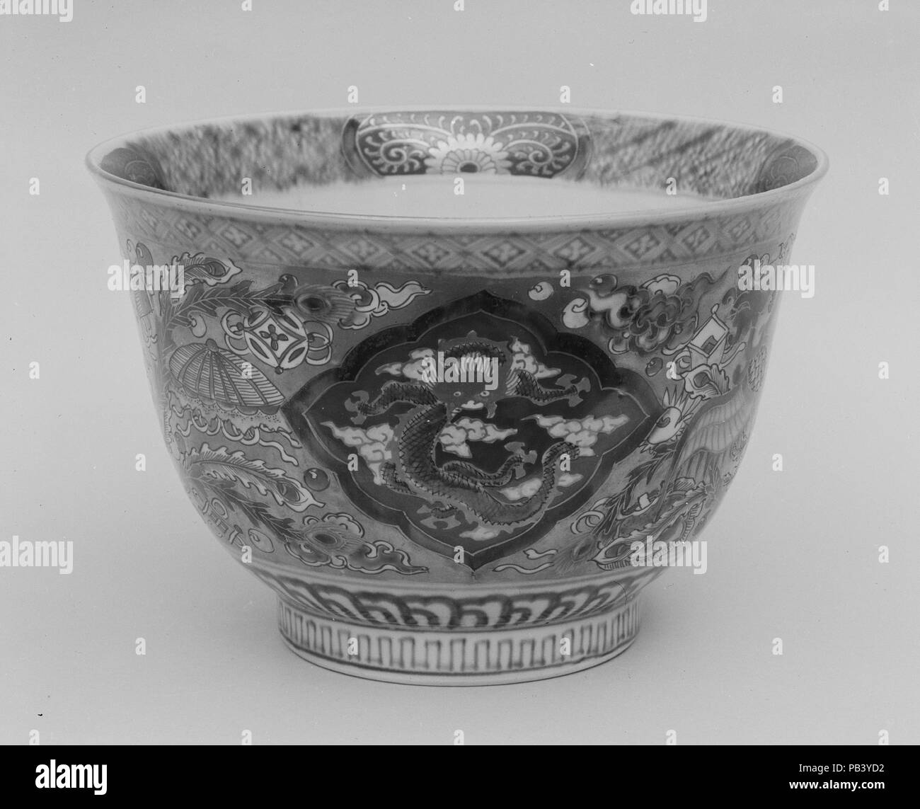 Bol. Culture : le Japon. Dimensions : H. 5 11/16 in. (14,4 cm) ; Diam. 8 5/8 po. (21,9 cm). Date : 18e-19e siècle. Musée : Metropolitan Museum of Art, New York, USA. Banque D'Images