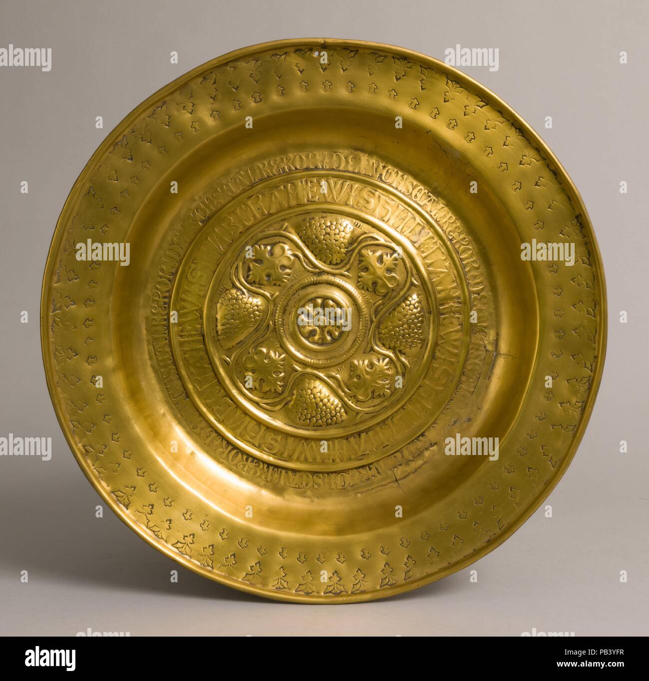 Le plat. Culture : l'allemand. Dimensions : hors tout : 16 1/8 x 1 3/4 in. (41 x 4,5 cm). Date : début du 16ème siècle. Musée : Metropolitan Museum of Art, New York, USA. Banque D'Images