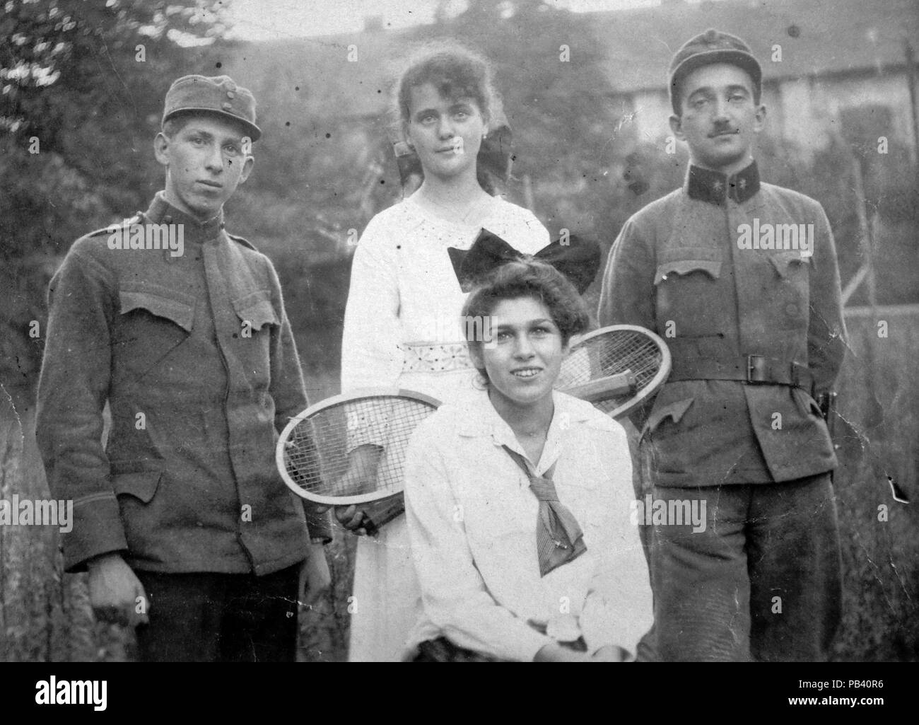 Tableau 1597, femmes, hommes, uniforme, raquettes de tennis, ruban Fortepan 4230 Banque D'Images