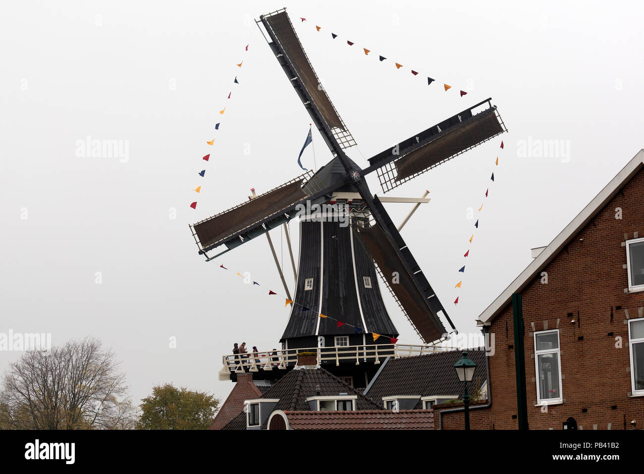 Le moulin de Adriaan (Molen de Adriaan) à Haarlem, aux Pays-Bas. Le moulin se dresse sur les rives de la rivière Spaarne et fut construit en 1778. Il i Banque D'Images