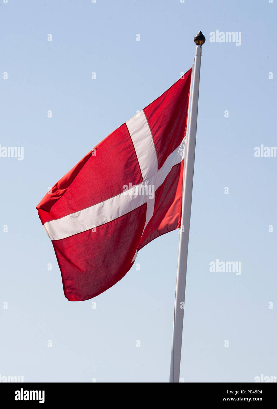 Drapeau blanc avec croix rouge Banque de photographies et d’images à haute résolution Alamy