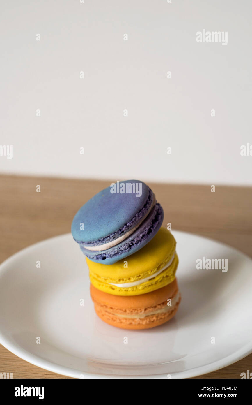 Tour de Macarons - Produits de boulangerie française aux couleurs vives Banque D'Images