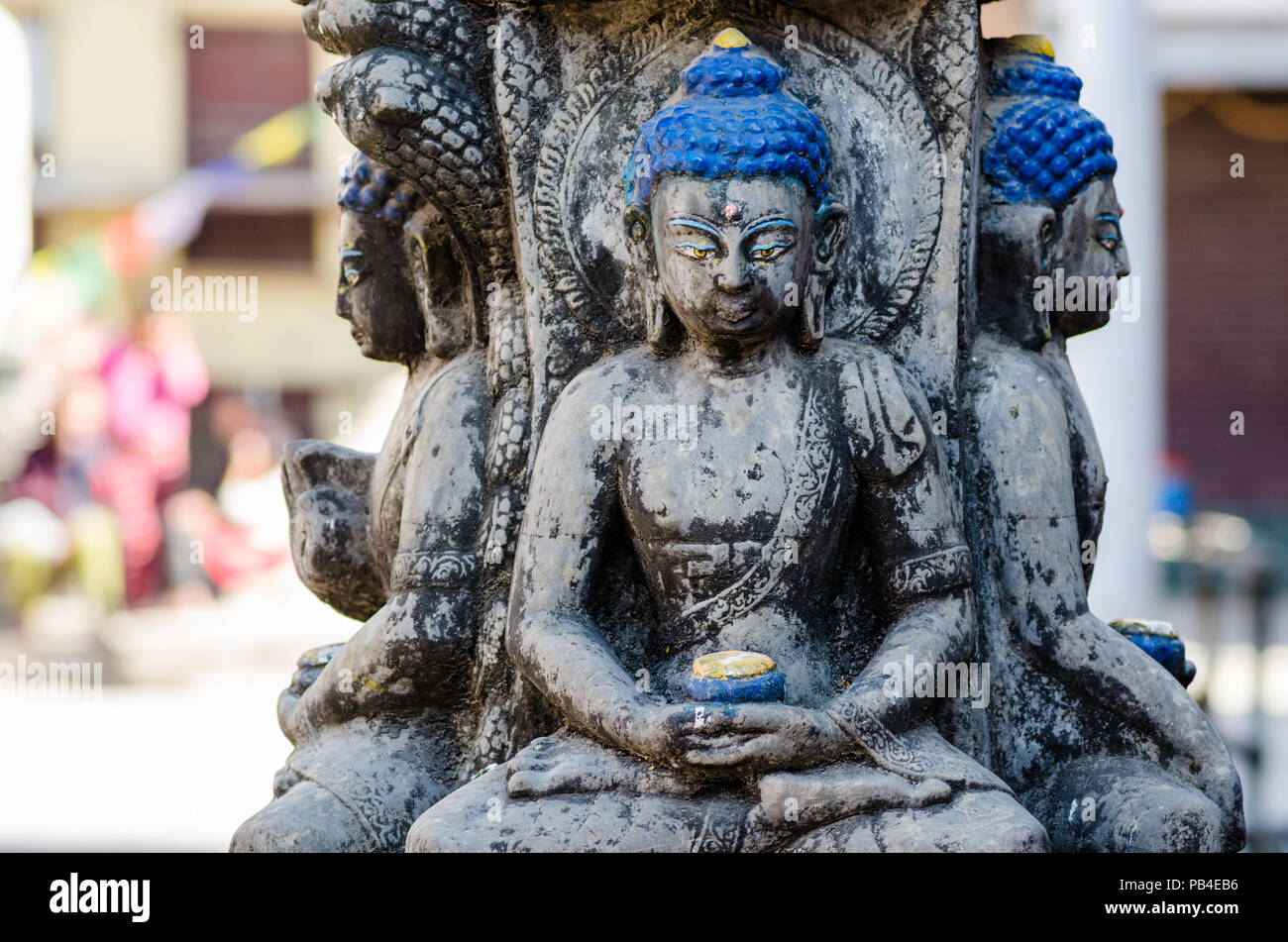 Statue de Bouddha dans la cour de stupa Kathesimbhu, Katmandou, Népal Banque D'Images