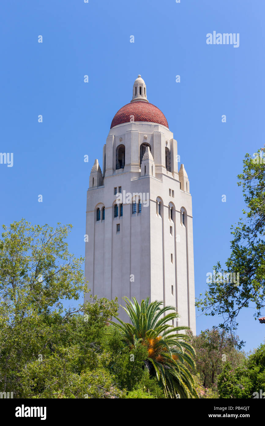 STANFORD, États-unis - 6 juillet : Hoover Tower sur le campus de l'Université de Stanford. La tour abrite l'institut Hoover de Bibliothèque et Archives. Banque D'Images