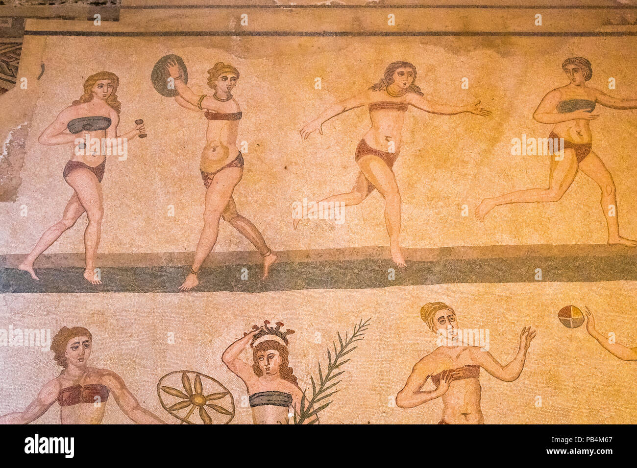 Italie Sicile Piazza Amerina Villa Romana del Casale Villa Romaine UNESCO World Heritage Site 3ème/4ème siècle marbre mosaïques Palestrine Prix Bikini Girl Banque D'Images